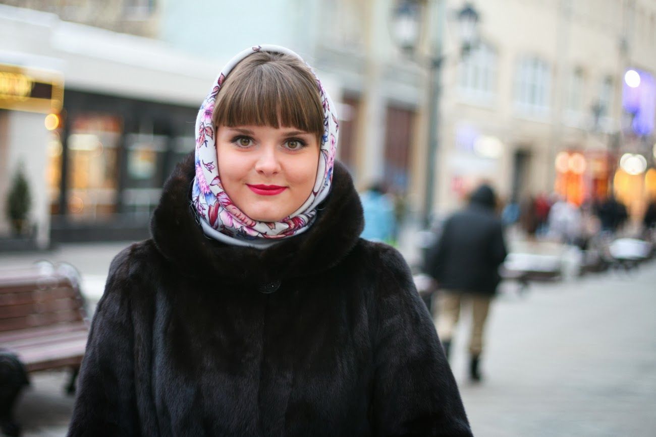 Как красиво повязать шарф на голову зимой под шубу