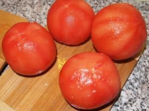 Adjika made from tomatoes, apples and garlic has no competitors