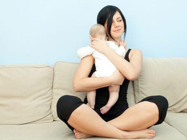 Коліки у грудних дітей: симптоми і як позбавити малюка від болю