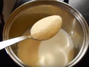 Resep bubur semolina dengan susu: proporsi, kandungan kalori, manfaat dan langkah pembuatannya